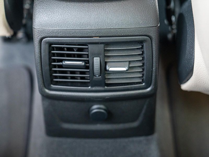 BMW X1 xDrive25d (F48) Model xLine - fotka 23 z 31