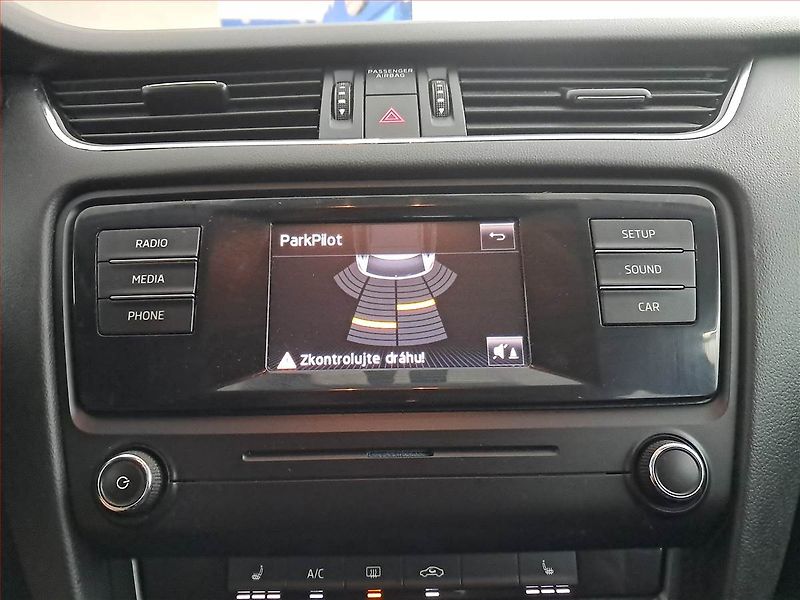 Škoda Octavia (2014) Ambition 1.6 TDI, Tempomat - fotka 15 z 16