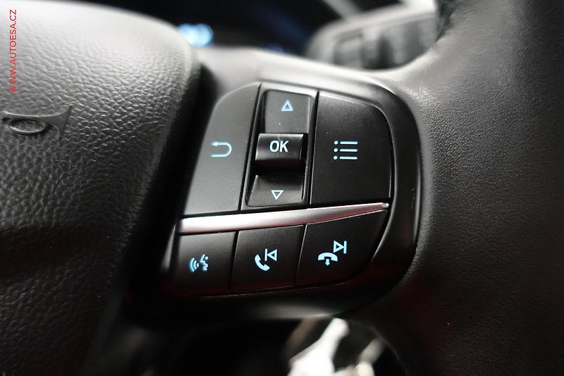 Ford Focus (2018) 1.5 TDCi, ČR, autoAC - fotka 16 z 22