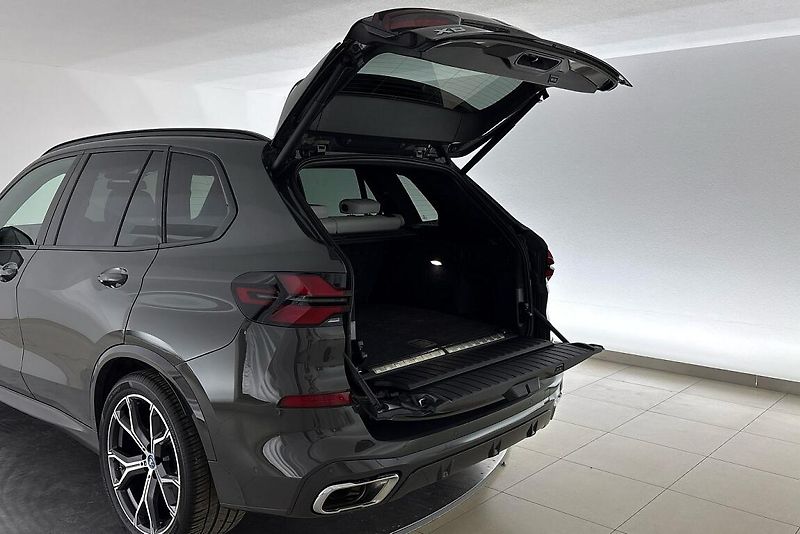 BMW X5 xDrive50e - fotka 12 z 27