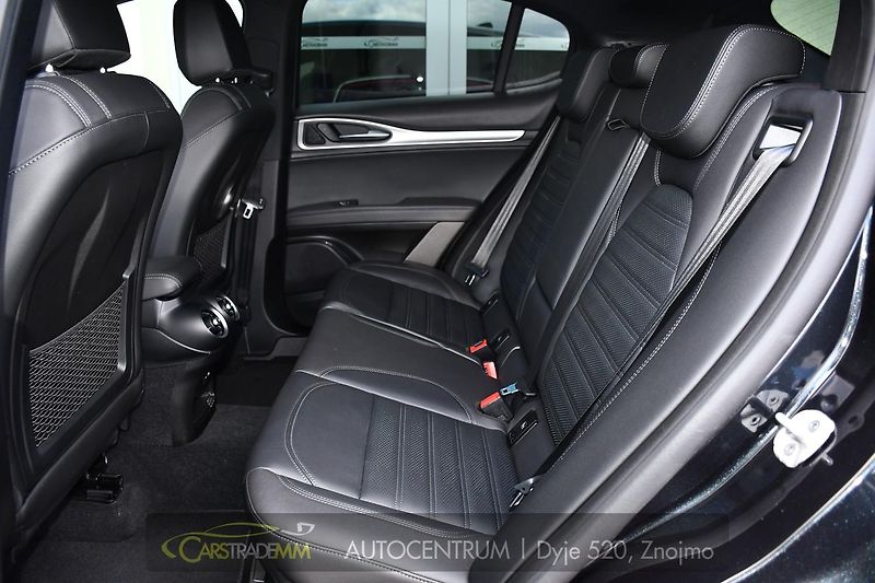 Alfa Romeo Stelvio 2.2 Diesel 16V 154kW Veloce Q4 - fotka 13 z 54