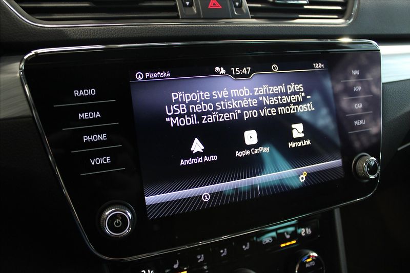 Škoda Superb TDi DSG Combi LED/DPH - fotka 16 z 27