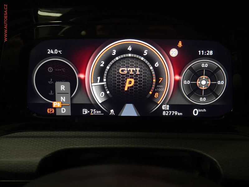 Volkswagen Golf (2021) 2.0 TSi, DSG, LED, kamera - fotka 14 z 24