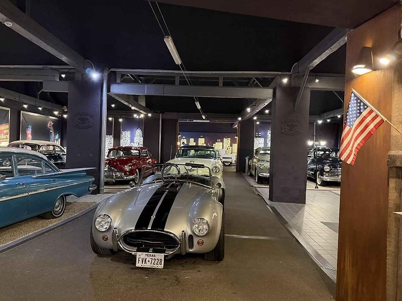 Muzeum veteránů v Nové Bystřici láká na sedmdesátku skvostů na čtyřech kolech.