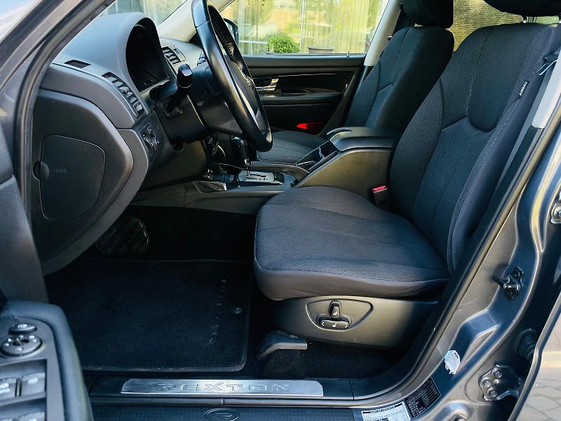 SsangYong Rexton 2.2TD 4x4 AUTOMAT TAŽNÉ VÝHŘEV - fotka 28 z 43