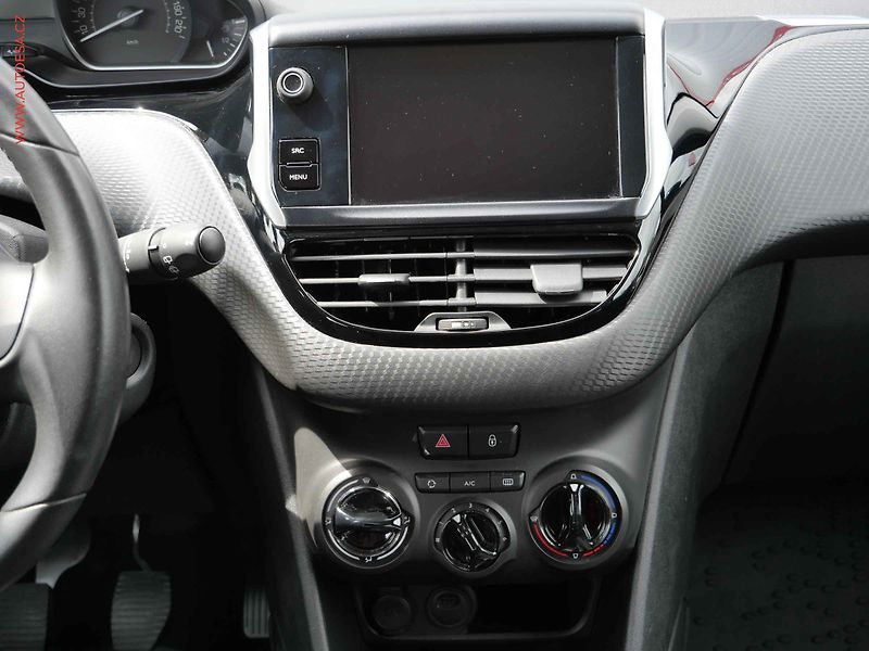 Peugeot 2008 (2019) 1.2 PT, 1.maj,ČR, Active - fotka 12 z 22