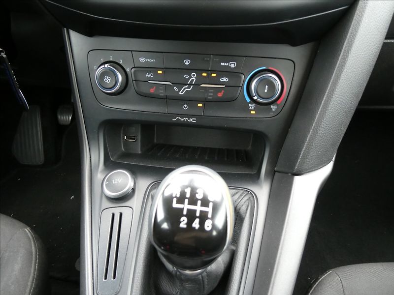 Ford Focus 1,5 Duratorq TDCI 95k kombi - fotka 27 z 38