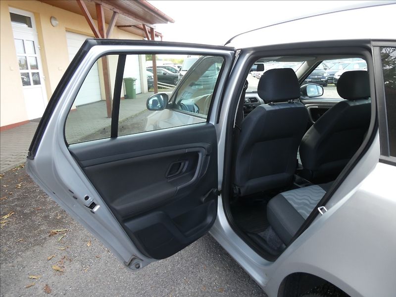 Škoda Fabia 1,4 16V 63kW závěs, serviska - fotka 20 z 41