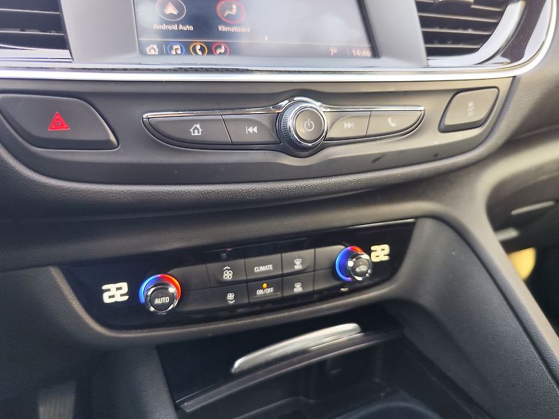 Opel Insignia 2.0 CDTi/128kW Elegance AT - fotka 18 z 31
