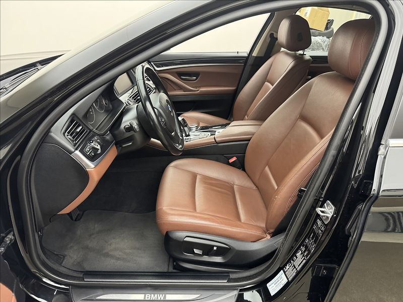 BMW Řada 5 2,0 4X4 KŮŽE SERVIS KAMERA ČR - fotka 31 z 38