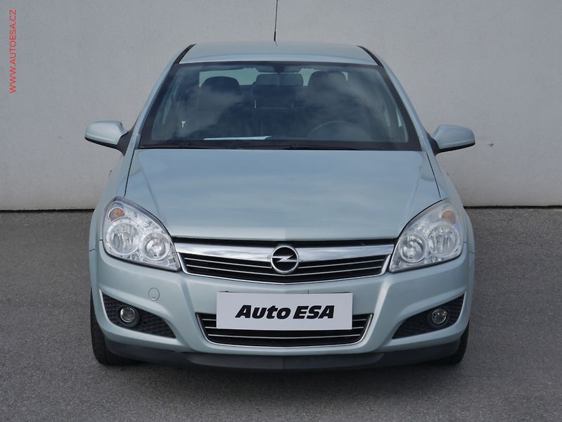 Opel Astra (2009) 1.6i, ČR, AT, AC - fotka 2 z 15