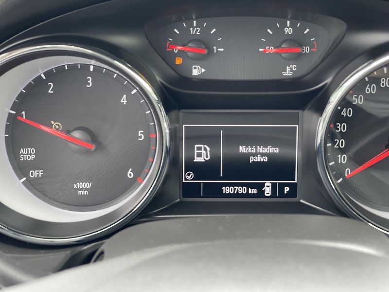 Opel Insignia 2.0CDTi 125kW AT-NEHAV-DPH-ČR! - fotka 26 z 32