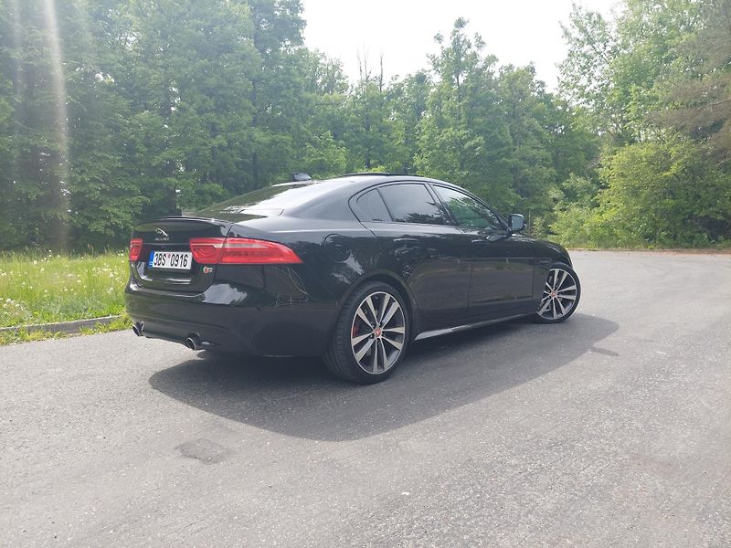 Jaguar XE Vynikající sportovní auto - fotka 3 z 10