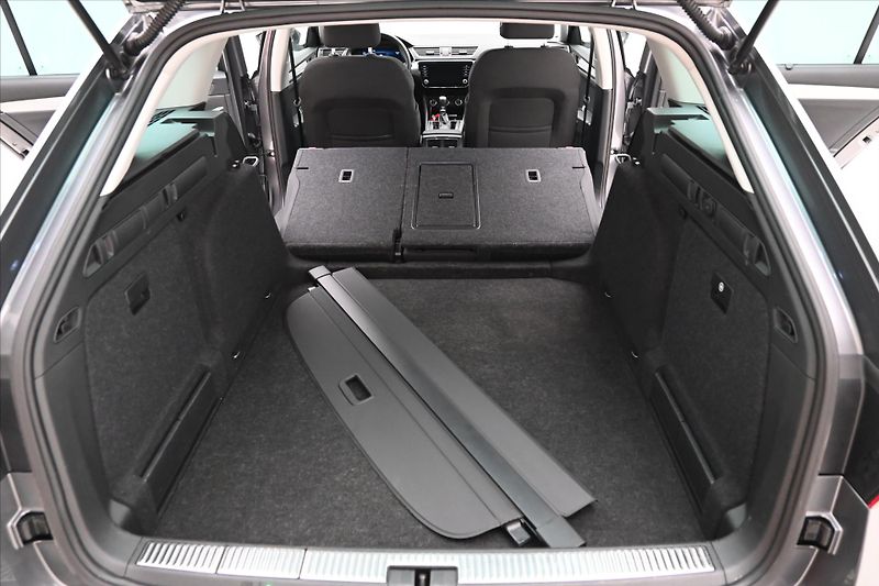 Škoda Superb 2,0 TDI 110 kW DSG TAŽNÉ NAVI - fotka 11 z 31