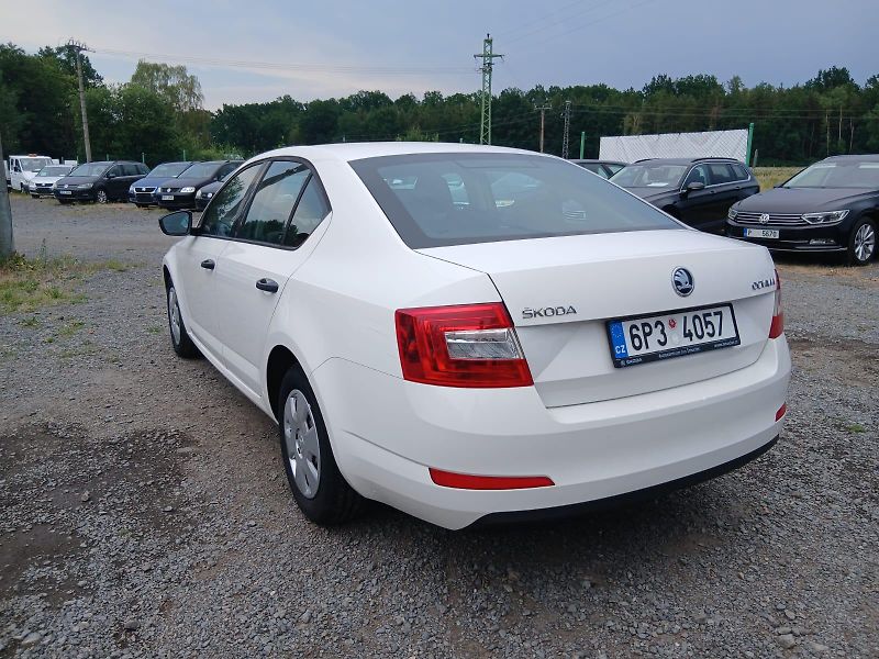 Škoda Octavia 1.6 TDI, bez koroze - fotka 17 z 39