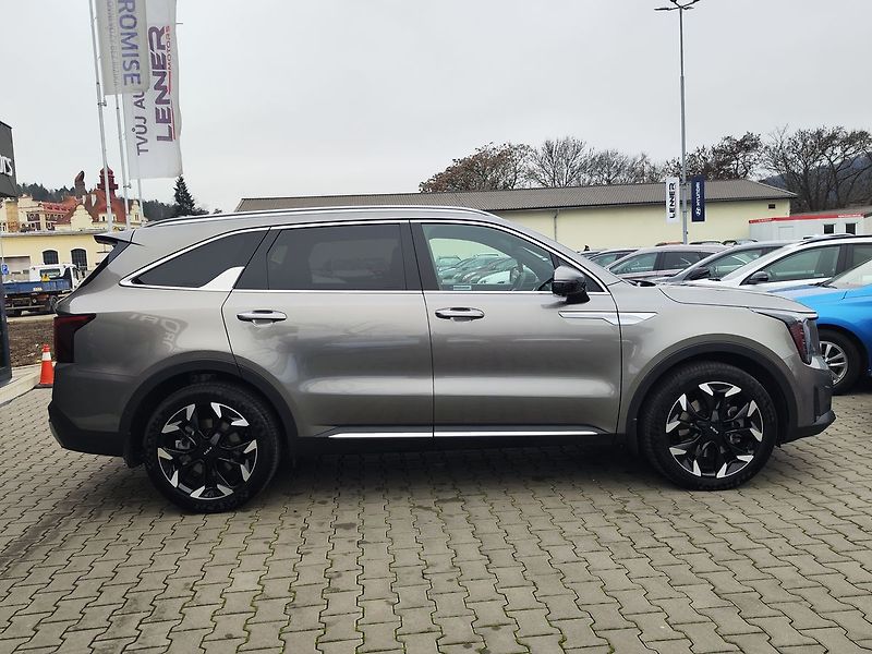 Kia Sorento 2.2 CRDI/142kW Top DCT 4x4 - fotka 4 z 37
