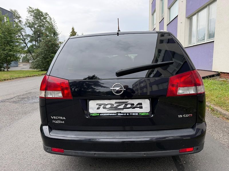Opel Vectra 1,9 CDTi SW + sada pneumatik  - fotka 4 z 22