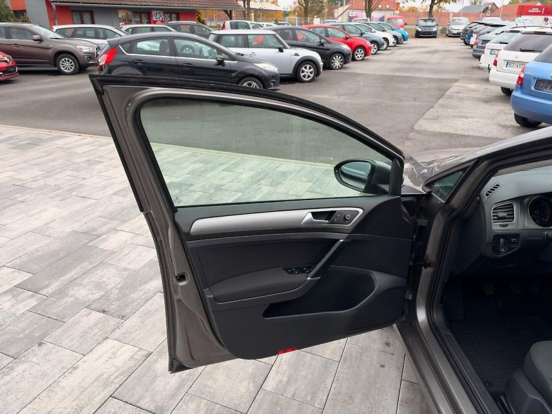 Volkswagen Golf (2015) Variant 1.6TDI 4Motion 81kW - fotka 9 z 37