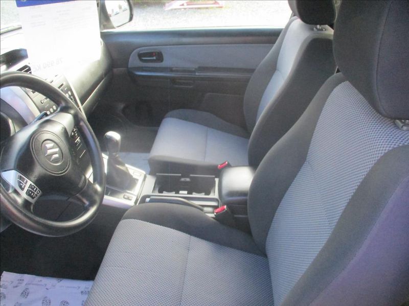 Suzuki Grand Vitara 1,6 i,4x4,klima, - fotka 10 z 22