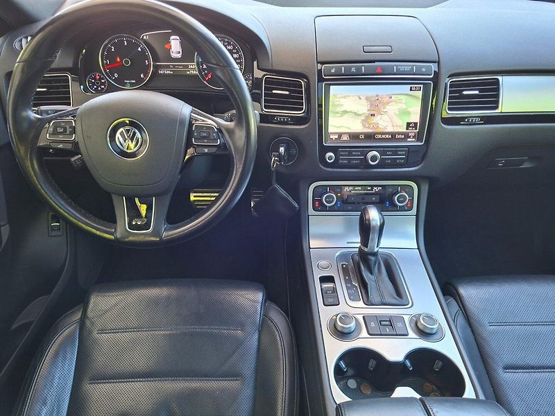 Volkswagen Touareg (2015) 4.2TDI 250kW R-LINE -ČR - fotka 12 z 48