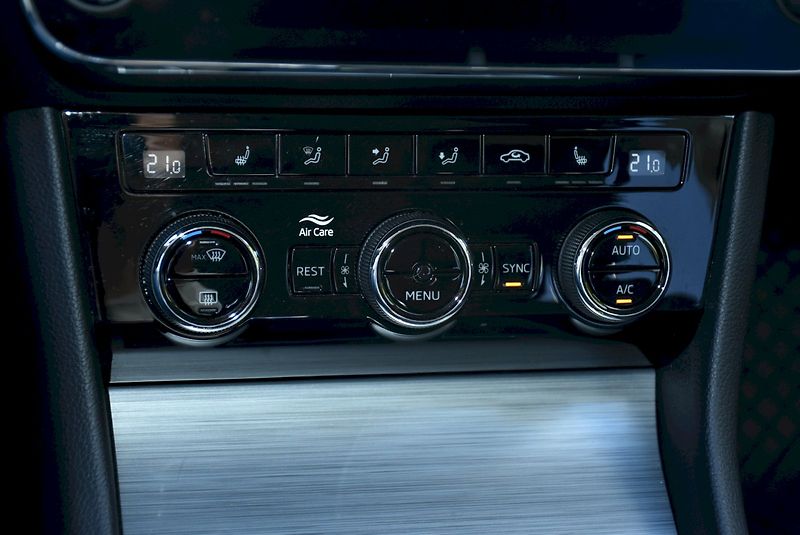 Škoda Superb (2021) Ambition plus 1.5 TSI 110kW DS - fotka 19 z 29