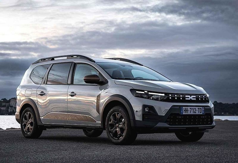 Sedmimístná auta mají za druhou řadou sedaček ještě dvě sklopná sedadla.