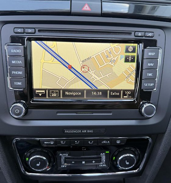 Škoda Superb (2015)  II Facelift maximální výbava - fotka 11 z 14