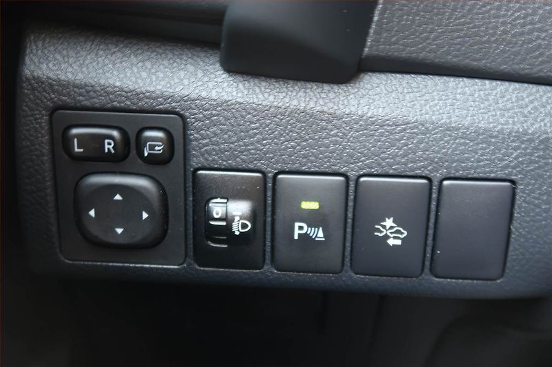 Toyota Auris (2018) Base Hybrid, Automat - fotka 17 z 18
