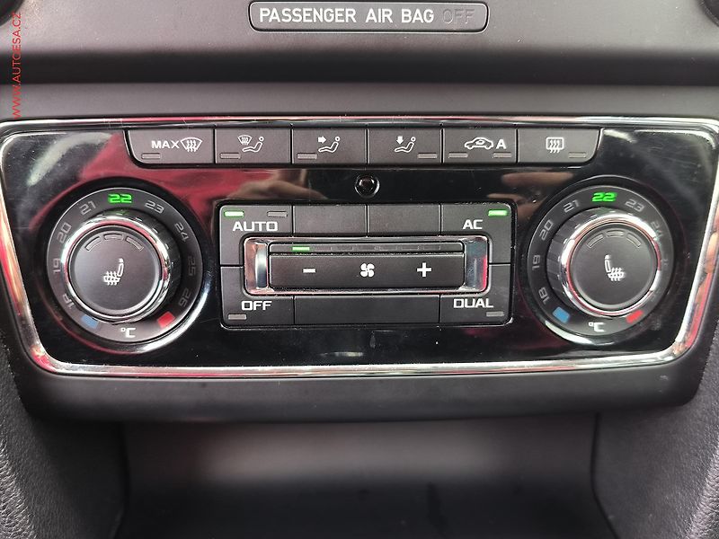 Škoda Superb (2011) 2.0TDi, ČR, Xenon - fotka 12 z 17