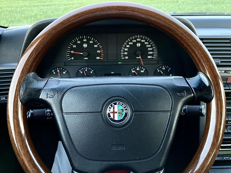 Alfa Romeo 164 Super 2,0 V6 Turbo 148kW - fotka 16 z 23