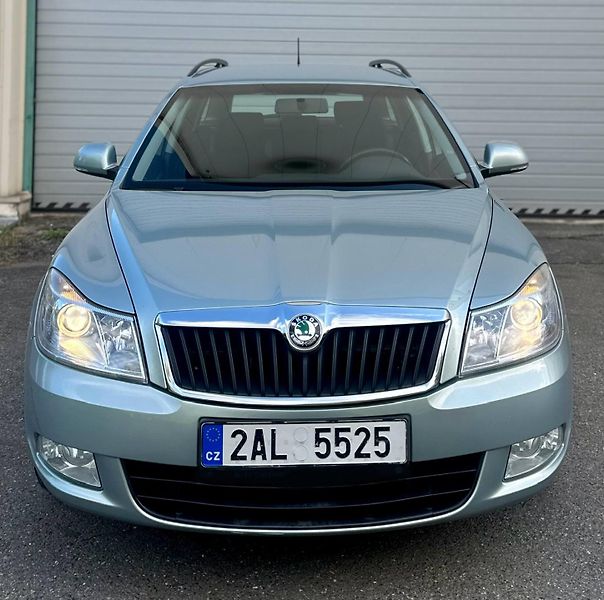 Škoda Octavia (2011) 1.6 TDI 2011 77KW AMBITION CZ - fotka 2 z 19