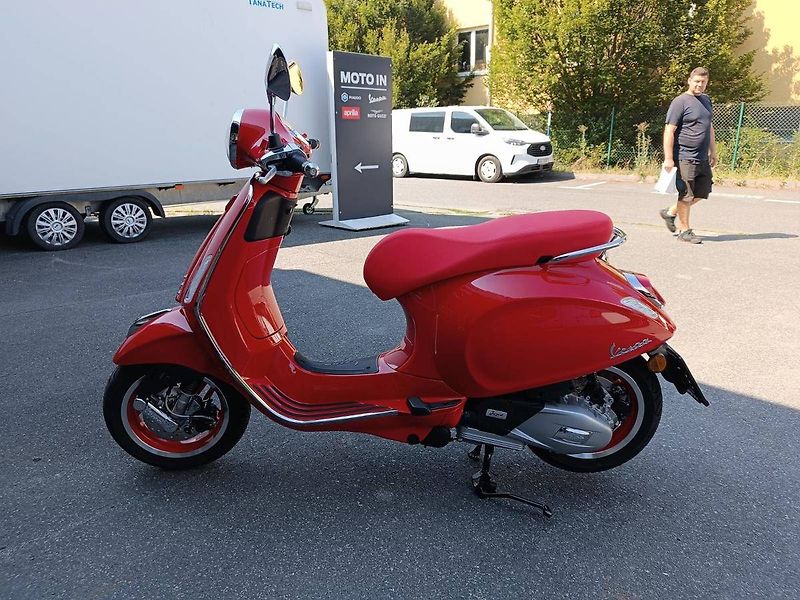 Vespa Primavera 125 3V ABS (2026) E5+ RED FL26  (příslušenství - fotka 4 z 9