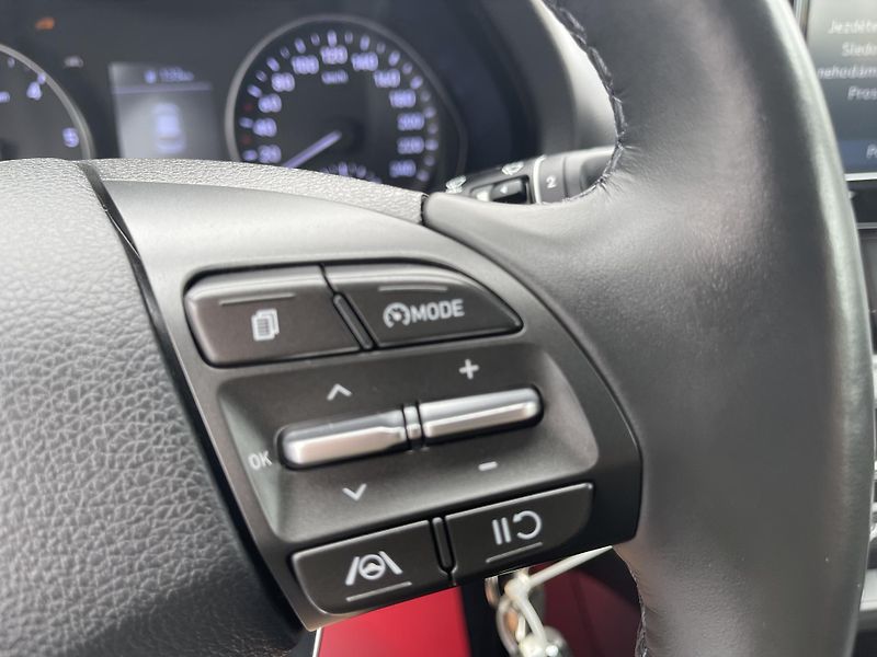 Hyundai i30 1.6d 4/2022 NEHAV-NAVI-DPH-ČR! - fotka 26 z 43
