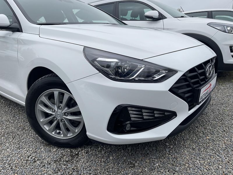 Hyundai i30 1.6d 4/2022 NEHAV-NAVI-DPH-ČR! - fotka 3 z 43