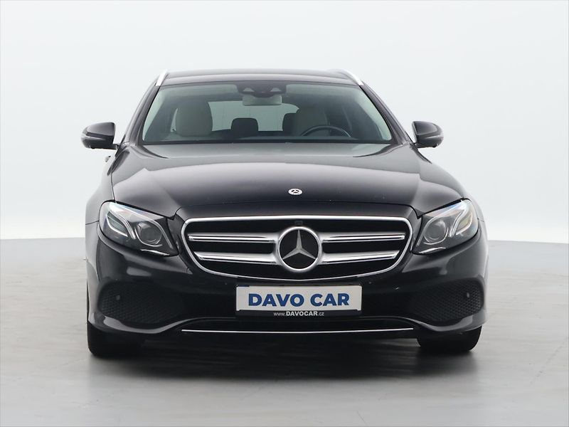 Mercedes-Benz Třídy E 2,0 300d 180kW DPH 360° Aut. - fotka 2 z 32