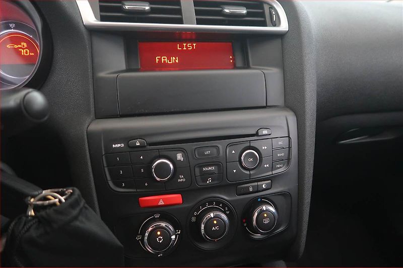 Citroën C4 (2013) 1.4 16V, Tempomat - fotka 12 z 15