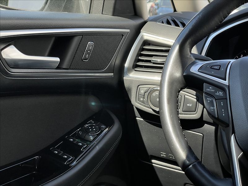 Ford S-MAX 2,0 EcoBlue AWD A8 Titanium TZ - fotka 13 z 24