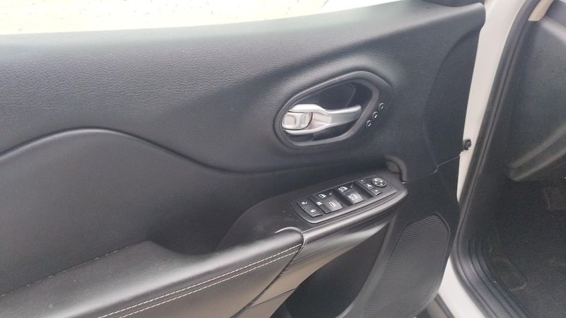 Jeep Cherokee 2.0JTD-volat-608 081 843 - fotka 11 z 19