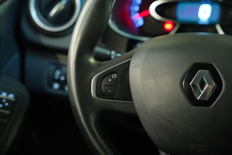 Renault Clio - fotka 17 z 27