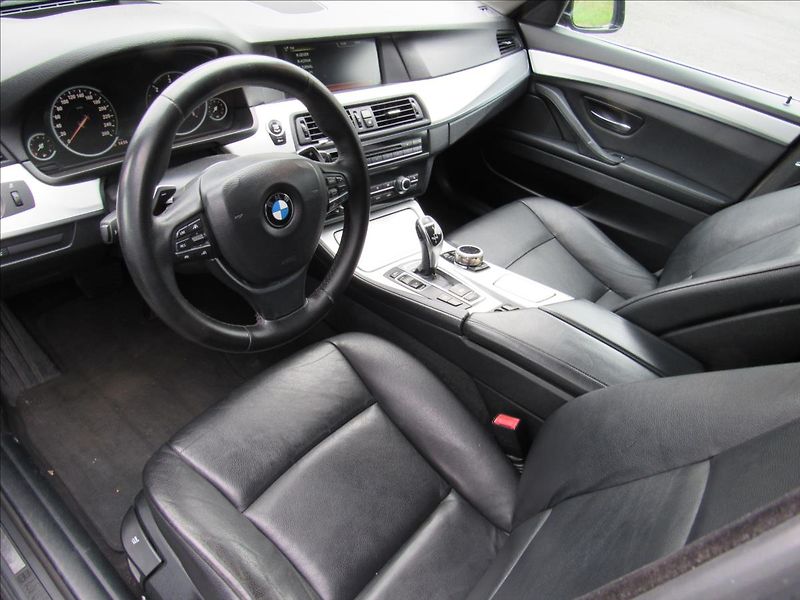 BMW Řada 5 3,0 d 530d xDrive - fotka 9 z 35