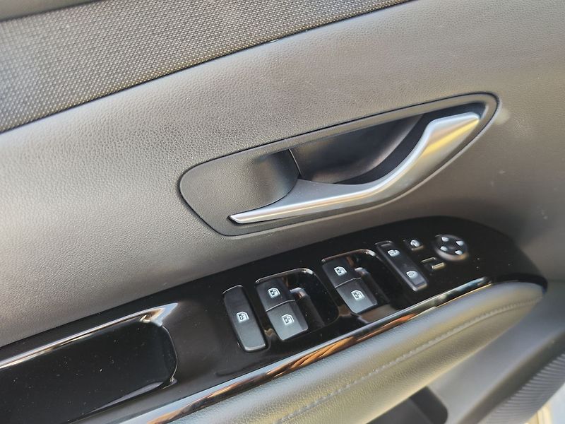 Hyundai Tucson 1.6 T-GDI/110kW Smart Navi - fotka 29 z 30