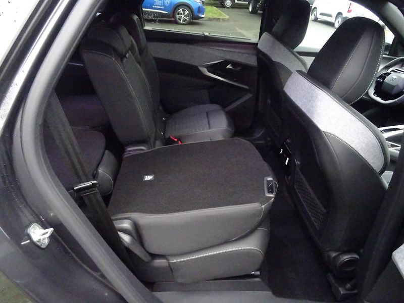 Peugeot 5008 (2026) GT Hybrid 145k e-DCS6 - fotka 16 z 56