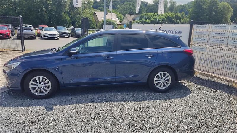 Hyundai i30 1,0 T-GDI TRIKOLOR COMFORT - fotka 3 z 17
