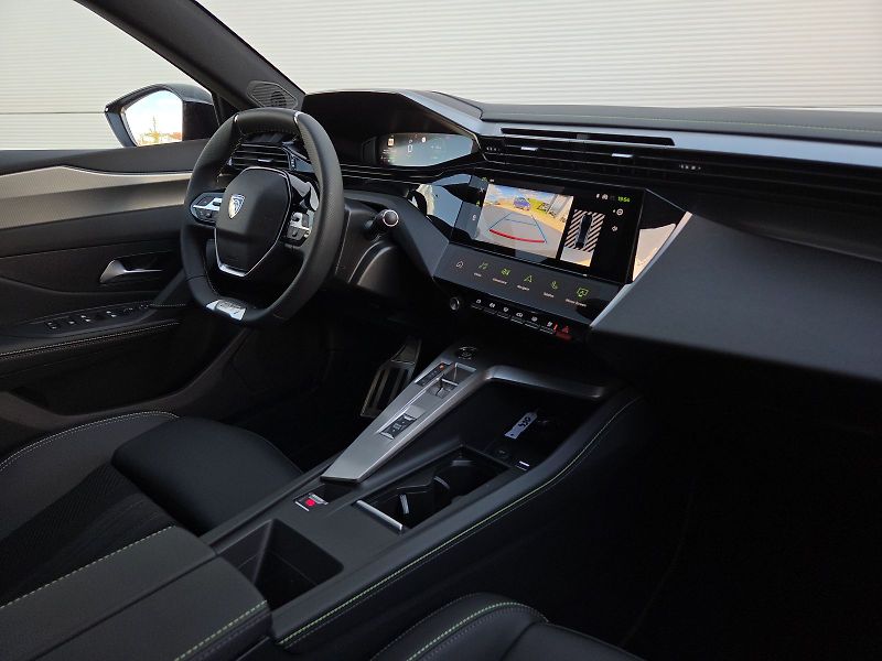 Peugeot 408 (2026) GT Hybrid 145 e-DCS6 - fotka 14 z 16