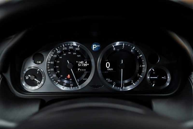 Aston Martin DB9 - fotka 7 z 19