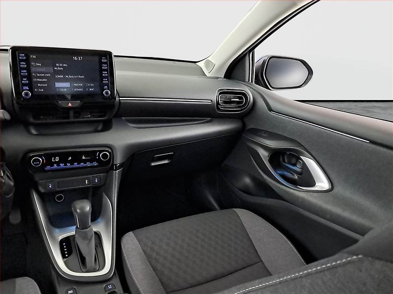Toyota Yaris (2022) 1.5 VVT-i Hybrid - fotka 8 z 17