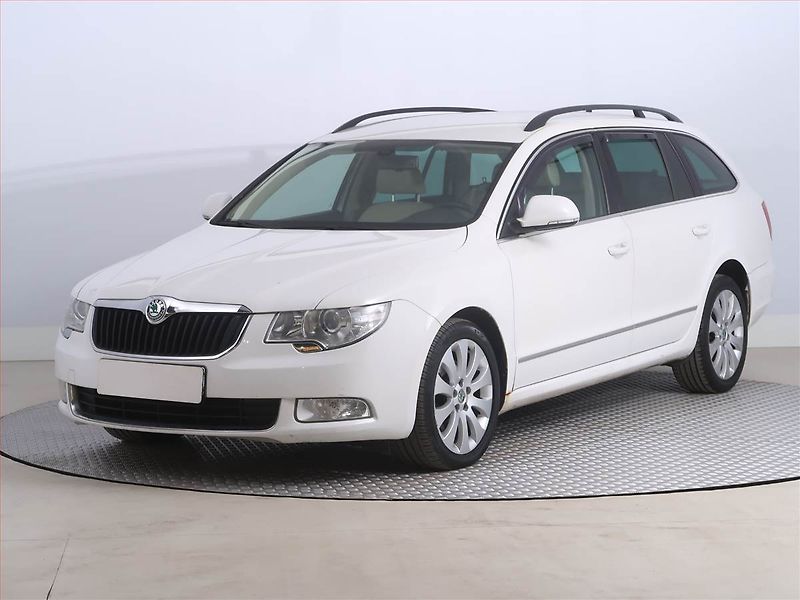 Škoda Superb (2012) Elegance 2.0 TDI, Navi, Xenony - fotka 2 z 21