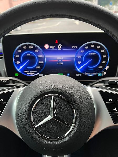 Mercedes-Benz EQE 350 4MATIC SUV demo - fotka 6 z 13