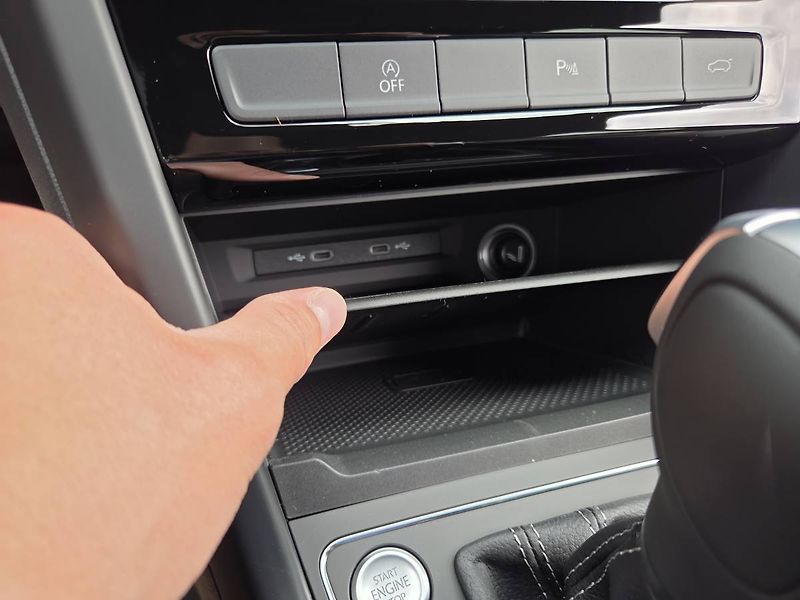 Volkswagen Touran (2026) 1.5 TSI R-line DSG 7míst - fotka 32 z 46