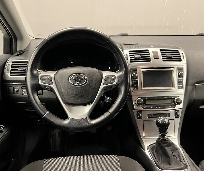 Toyota Avensis 2.0 D-4D LUNA - fotka 5 z 16